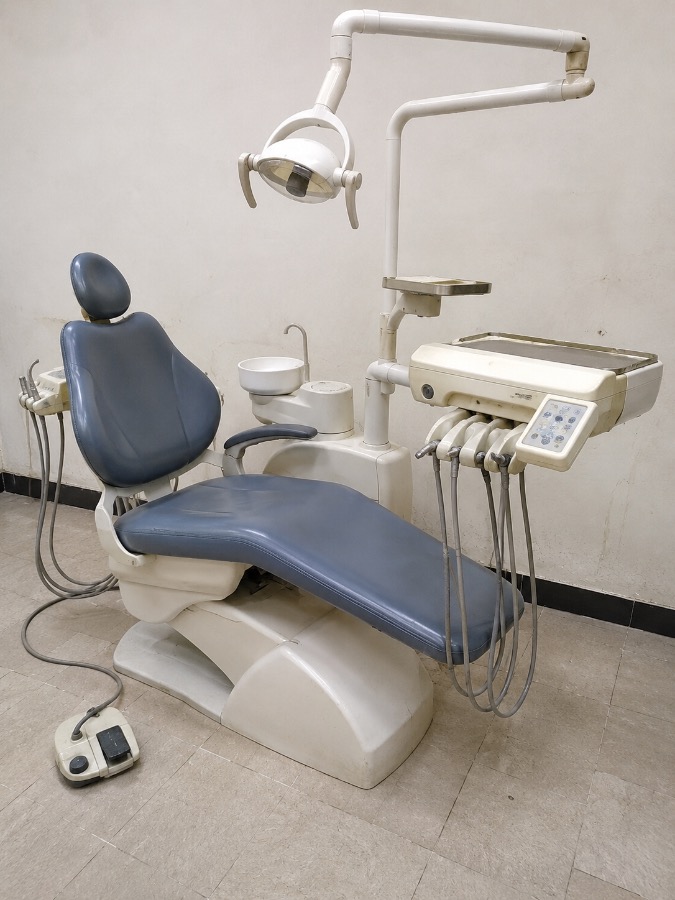 Dental Chair Unit with Light and Delivery System