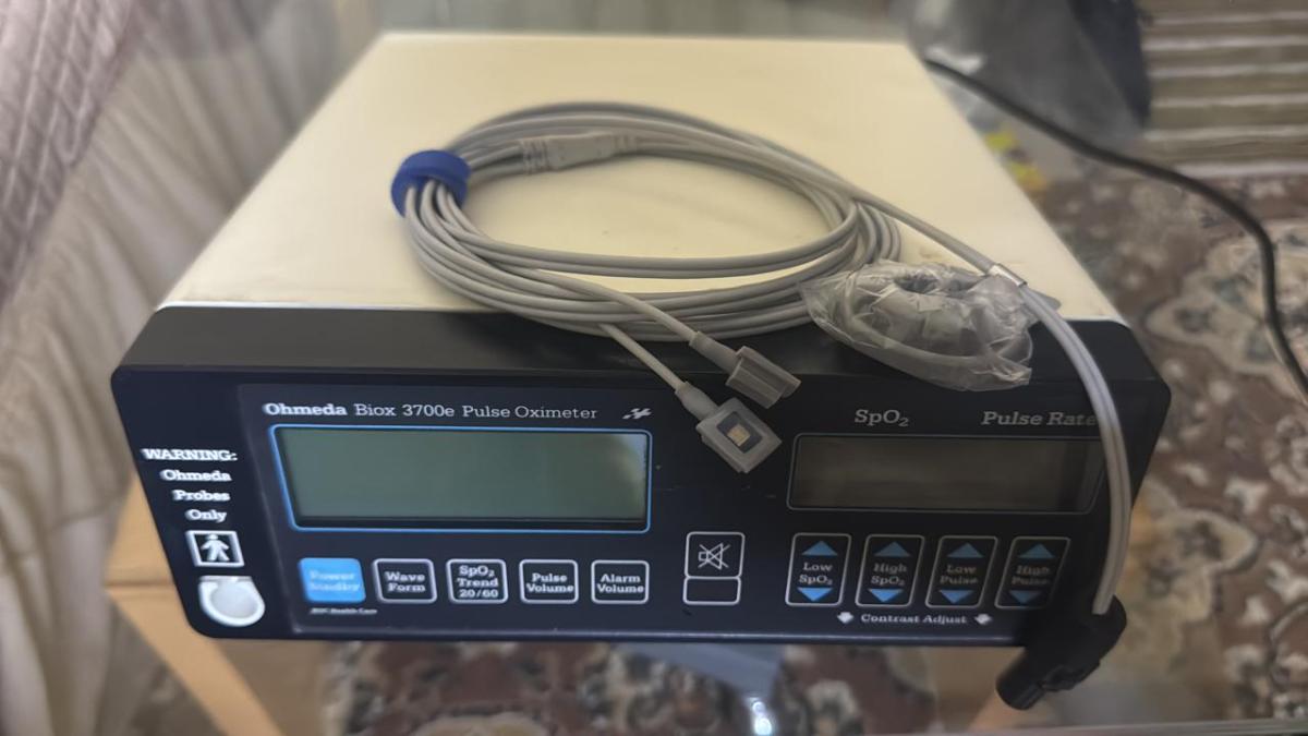 Ohmeda pulse oximeter with neonatal probe (new) 