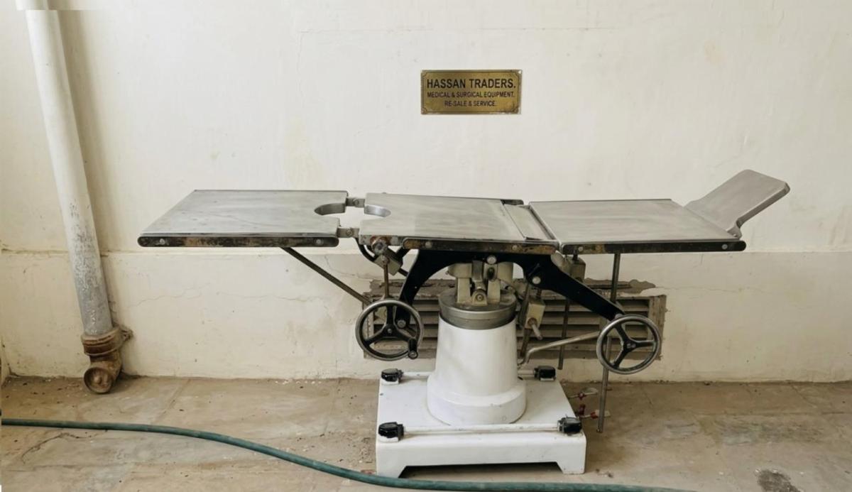 OT table (china) with standard accessories 